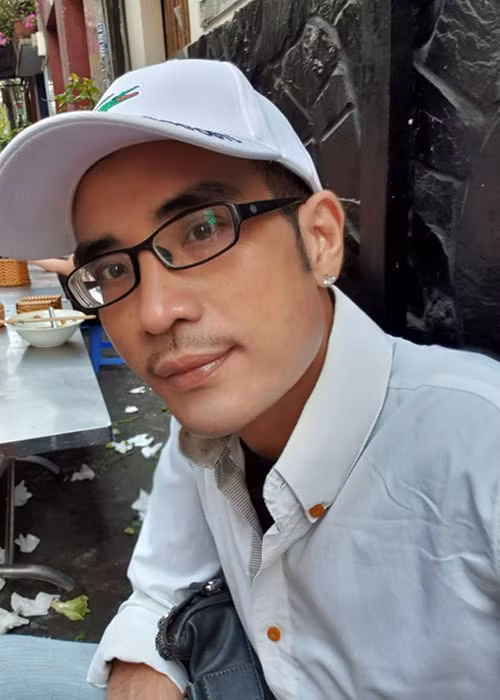 Trong vài tháng trở lại đây, nam ca sĩ đăng tải những dòng chia sẻ đầy tâm trạng kèm hình ảnh trông khá hốc hác của mình.