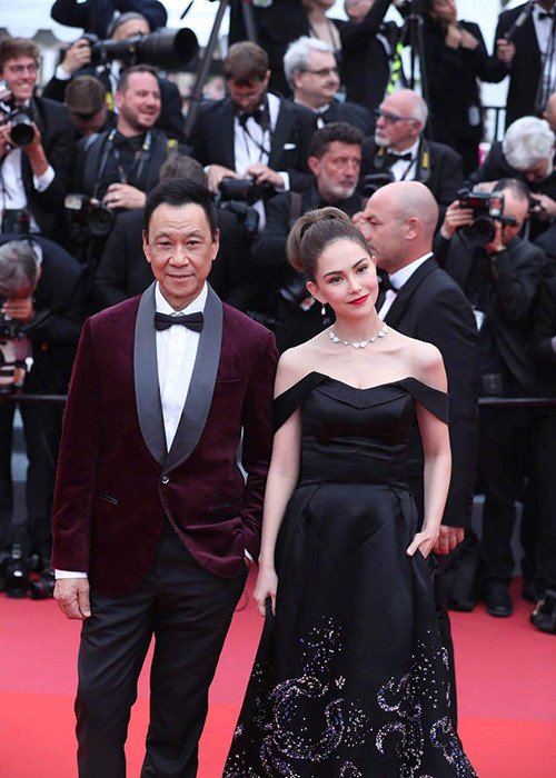 Người mẫu Côn Lăng dự thảm đỏ Cannes 2019 mà không có ông xã Châu Kiệt Luân tháp tùng.