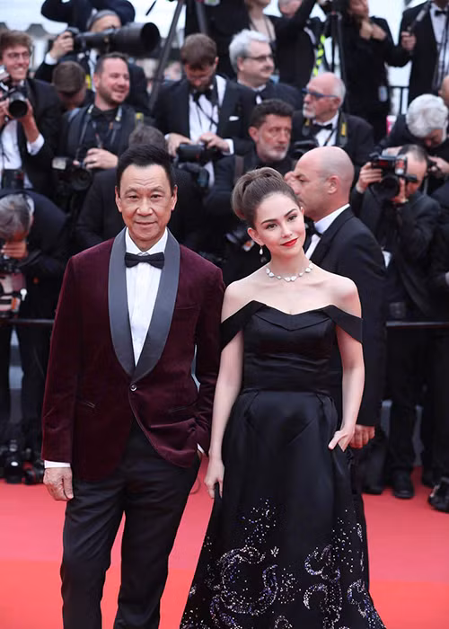 Người mẫu Côn Lăng dự thảm đỏ Cannes 2019 mà không có ông xã Châu Kiệt Luân tháp tùng.