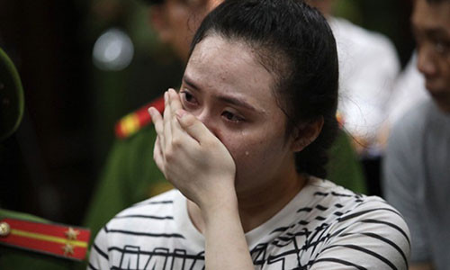 Linh Chi gay tranh cai khi cong khai ung ho hot girl Ngoc Miu