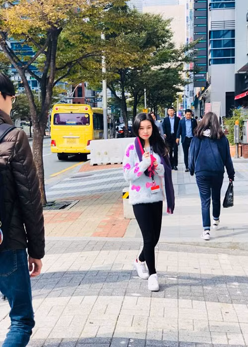 Trà My thường xuyên đi du lịch cùng mẹ.