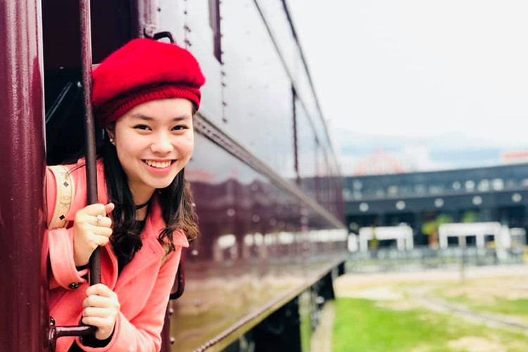 Trà My sinh năm 2004, quay phim "Người vợ ba" khi 13 tuổi. Điều đáng nói, cô thực hiện những cảnh nóng trong phim.