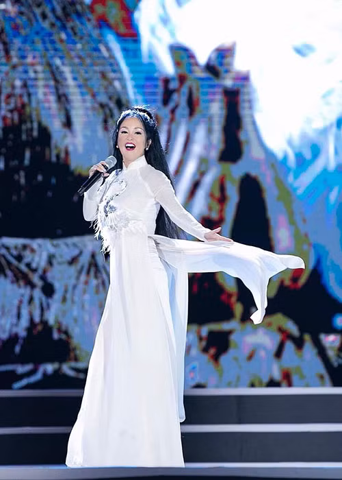 Chồng cũ hạnh phúc bên vợ mới, Hồng Nhung không bên con Ngày của mẹ - Hình 7 Chong cu hanh phuc ben vo moi, Hong Nhung khong ben con Ngay cua me-Hinh-7