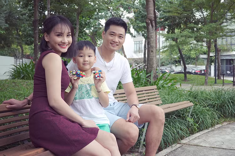 Nhiều người cho rằng nữ diễn viên may mắn khi được chồng yêu thương, thấu hiểu.