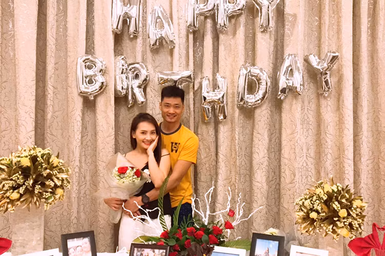 Dù không hoạt động nghệ thuật nhưng chồng Bảo Thanh hiểu và thông cảm với công việc của vợ.