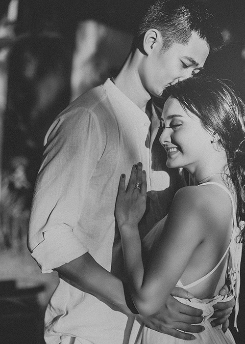 Bảo Thanh chia sẻ trên Vietnamnet rằng, khi quay cảnh ôm hôm bạn diễn Quốc Trường, cô đã nhờ đoàn phim quay lại gửi chồng xem trước.