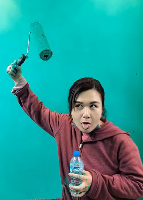 Trong cuộc phỏng vấn trên Người đưa tin, Thủy Tiên thừa nhận cô đang yêu nên mọi người thấy cô lột xác và xinh hơn.