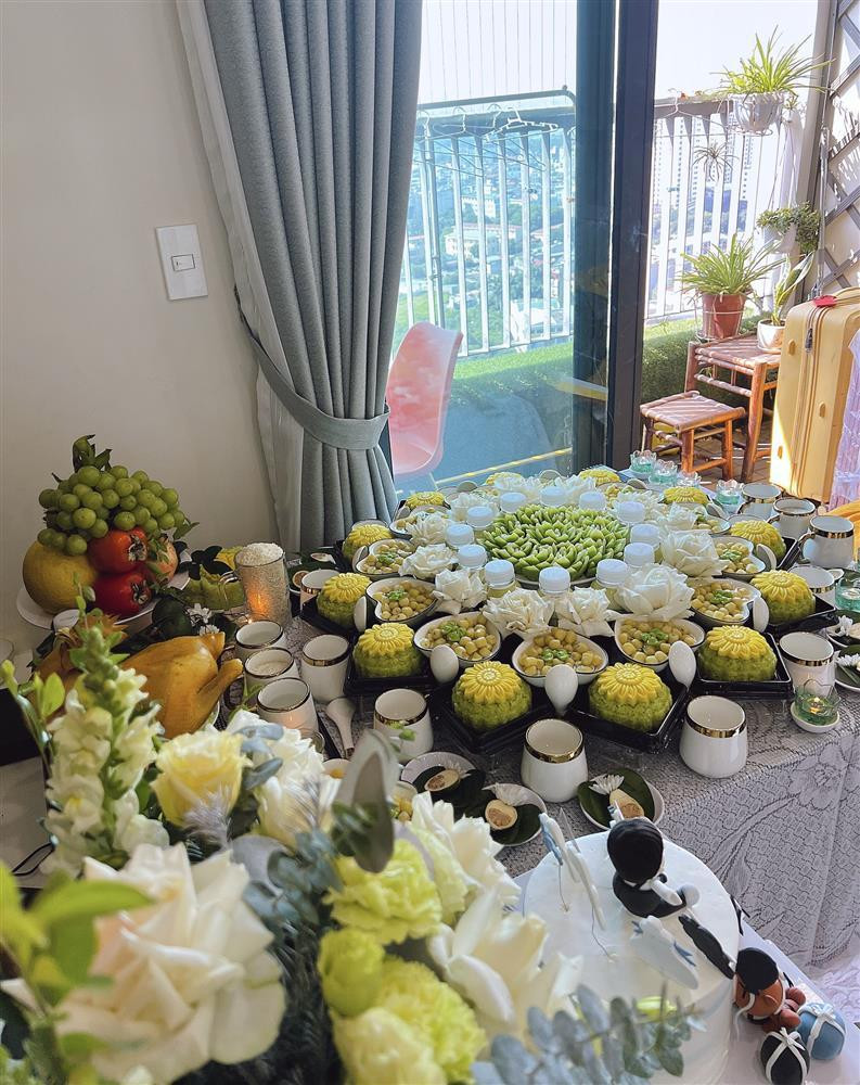 Để không gian sáng sủa, nhiều khu vực trong nhà được sử dụng vách ngăn bằng kính. Ảnh: FBNV