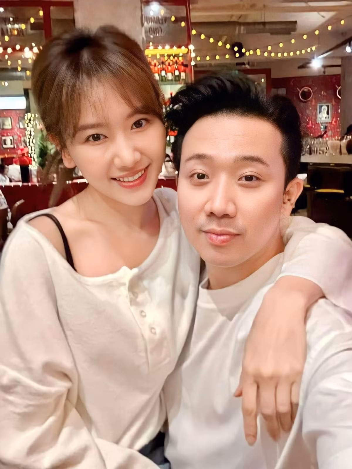 Sau nhiều năm hoạt động nghệ thuật chăm chỉ, MC Trấn Thành đã tích luỹ được khối tài sản đáng ngưỡng mộ. Đầu năm 2021, vợ chồng Trấn Thành - Hari Won chuyển về căn hộ cao cấp giữa trung tâm TP HCM.