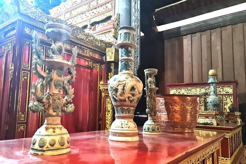 Những vật dụng có niên đại hàng trăm năm vẫn được giữ nguyên vẹn. Ảnh: Plo