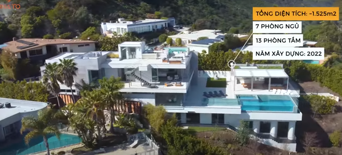 Căn biệt thự có giá gần 37 triệu USD (gần 900 tỷ đồng) với tổng diện tích lên tới 1.525m2 gồm 7 phòng ngủ, 13 phòng tắm, đủ phục vụ cho cả đoàn khách lớn.