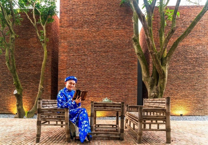 Cách đây không lâu, nghệ sĩ Xuân Hinh chia sẻ loạt ảnh chụp trong căn biệt phủ của mình khiến khán giả xuýt xoa. Ảnh: FBNV