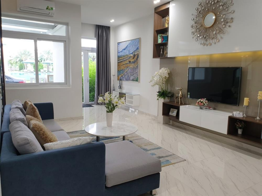 Căn nhà gồm một trệt, hai lầu thiết kế hiện đại, ấm cúng tại huyện Bình Chánh. Ảnh: Suckhoedoisong