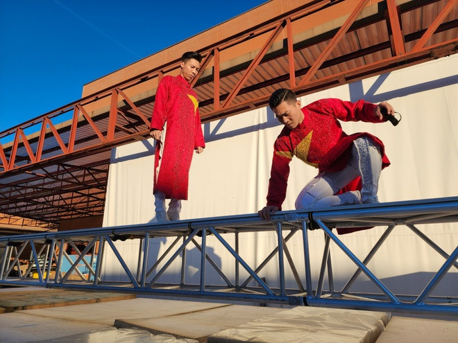 Quốc Cơ - Quốc Nghiệp là anh em ruột, cùng luyện tập và đạt tới đỉnh cao trong sự nghiệp. Ngoài sự nghiệp, hai căn nhà của hai anh em với hai tổ ấm riêng cũng khiến nhiều người tò mò. Ảnh: Zing