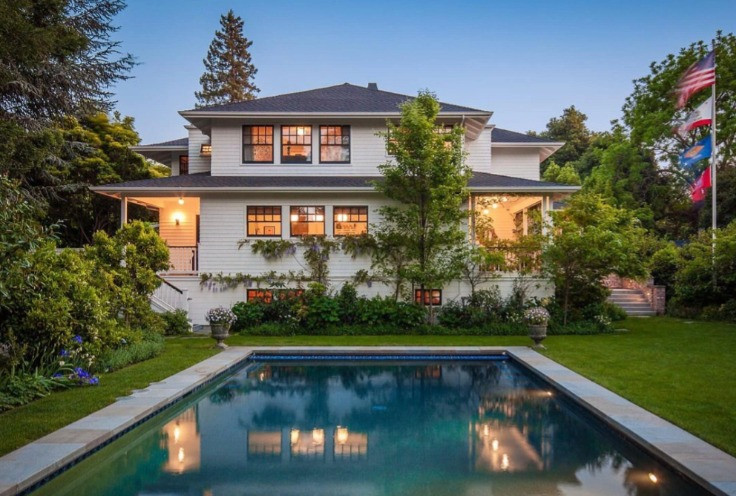 Hiện, nhà sáng lập của Meta sống cùng gia đình trong một căn biệt thự sang trọng mua với giá ban đầu là 7 triệu USD vào năm 2011 ở Palo Alto, California. Ảnh: SCMP