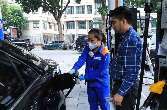 Gia xang tang lan thu 6 lien tiep