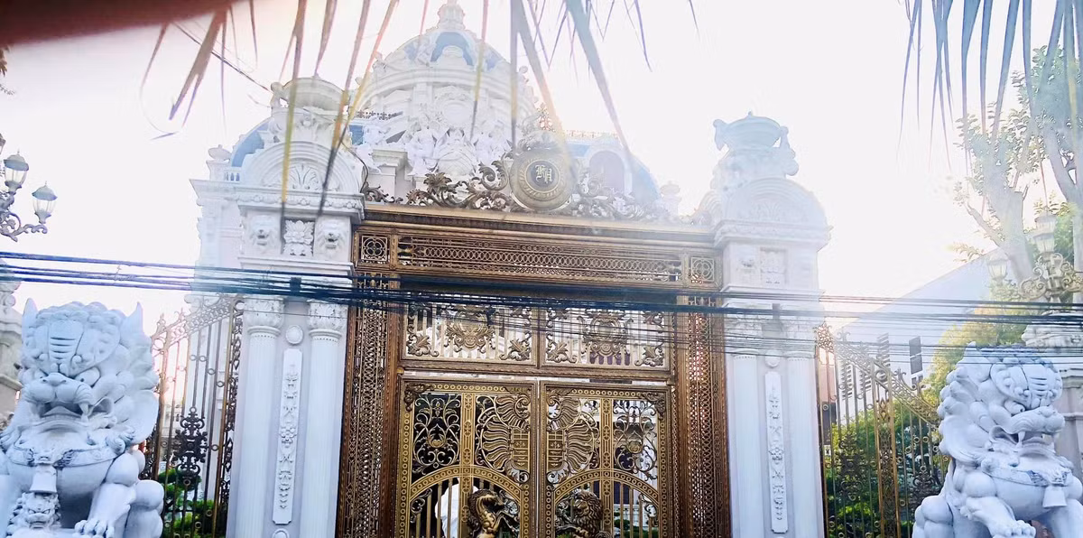 Lâu đài Lan Khoa Khuê có chi phí lên tới gần 50 tỷ đồng và mất tới 9 năm để xây dựng. Ảnh: FB Hường Nguyễn