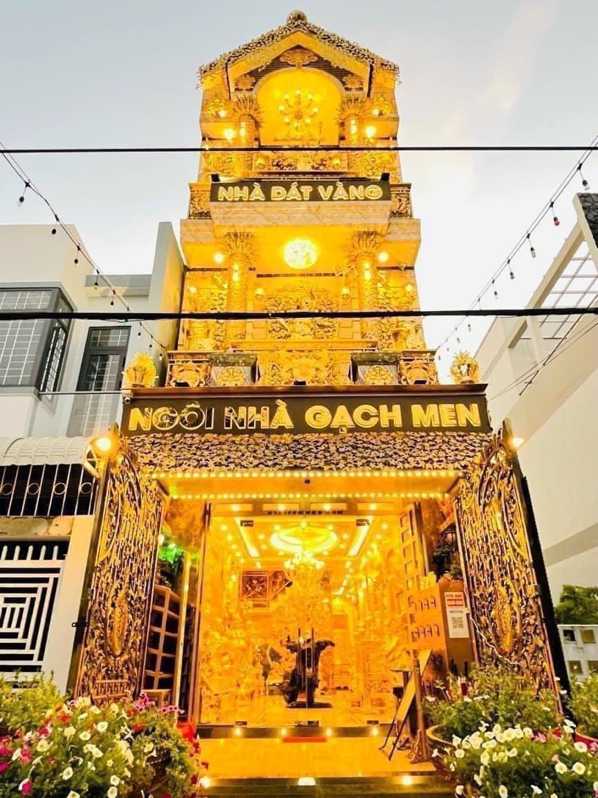 Mở cửa hoạt động từ năm 2020, ngôi nhà dát vàng tại phường An Khánh, quận Ninh Kiều (Cần Thơ) luôn thu hút khách tham quan suốt 4 mùa. Ảnh: Facebook