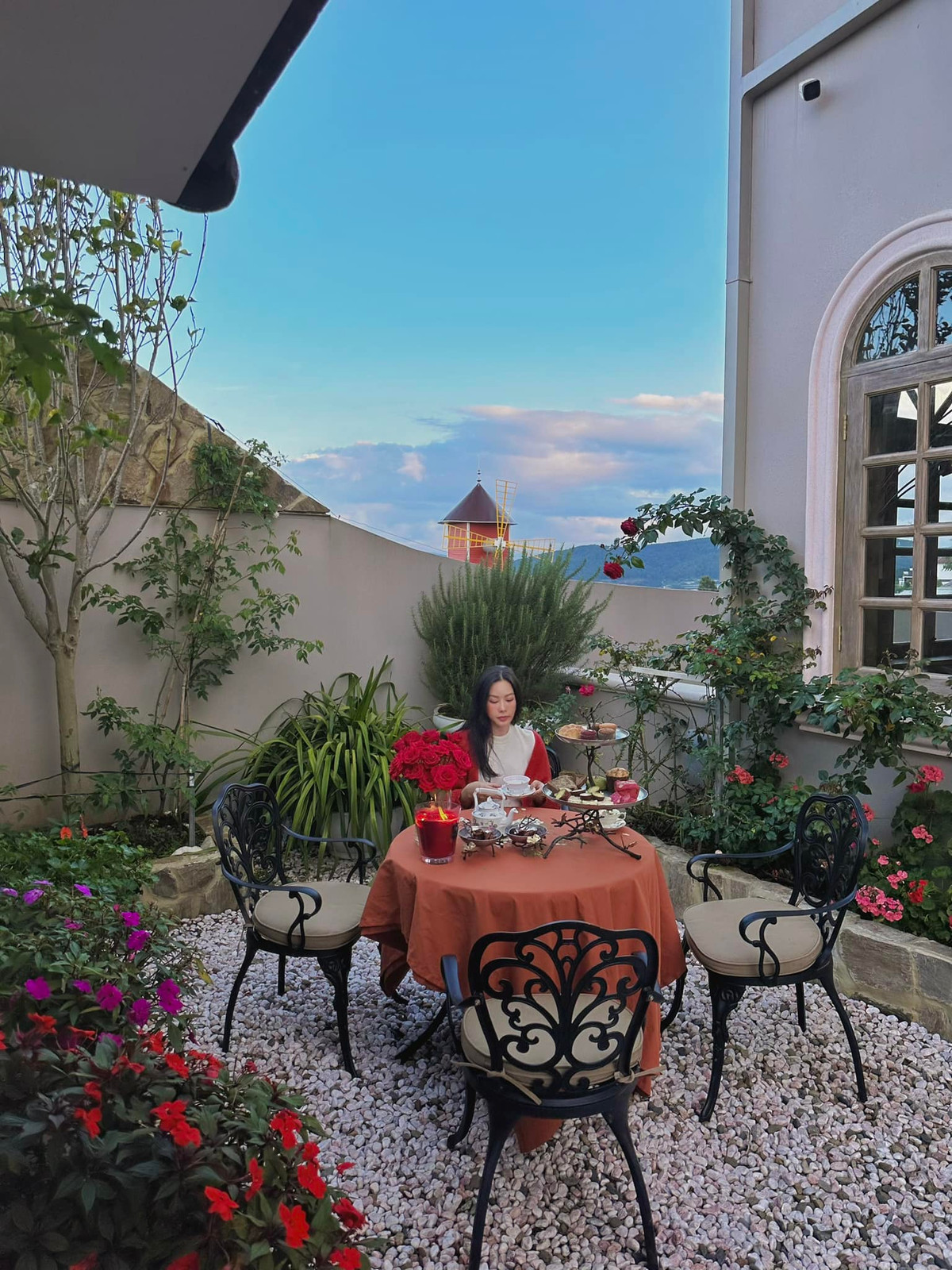 Không gian thưởng trà lãng mạn.