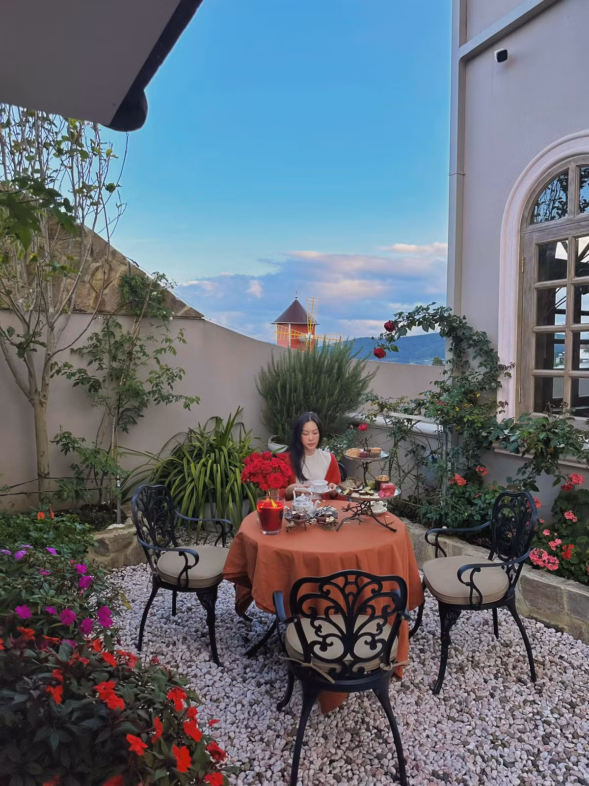 Không gian thưởng trà lãng mạn.