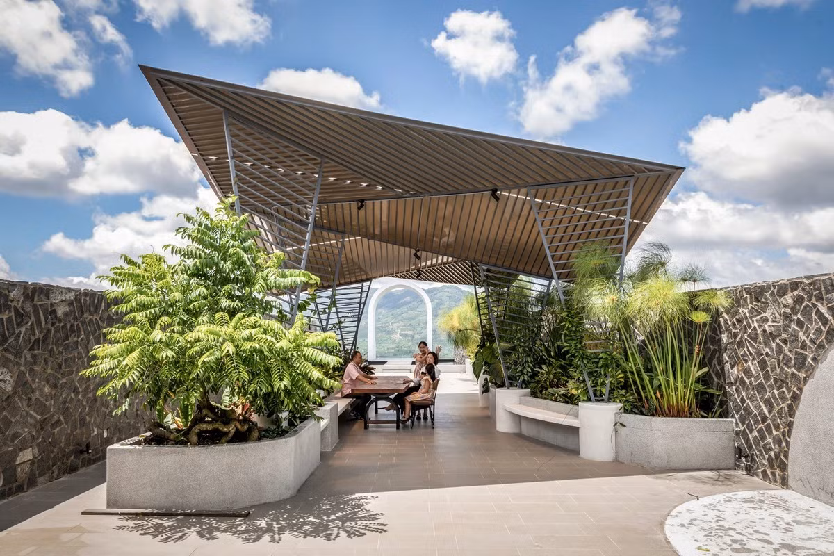 Không gian thư giãn với tầm nhìn hướng ra đồi. Nguồn ảnh: Minq Bùi