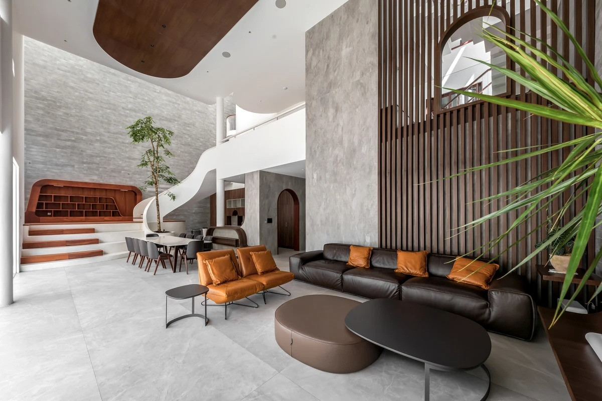 Phòng khách, bếp tại tầng 1 liên thông với nhau.