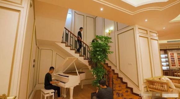 Bất cứ góc nào trong căn nhà của Vũ Khắc Tiệp cũng gây choáng vì quá rộng và sang trọng.