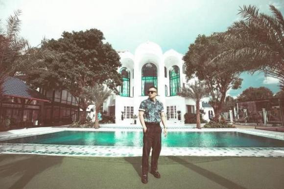 Dù Vũ Khắc Tiệp không tiết lộ con số cụ thể nhưng theo lời nói của anh, giá trị của căn biệt thự cũng đủ khiến nhiều người choáng váng.