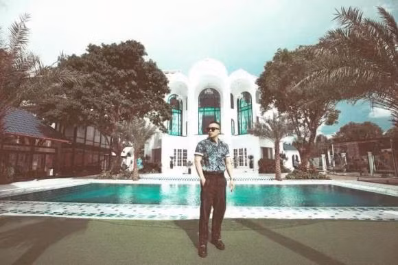 Dù Vũ Khắc Tiệp không tiết lộ con số cụ thể nhưng theo lời nói của anh, giá trị của căn biệt thự cũng đủ khiến nhiều người choáng váng.