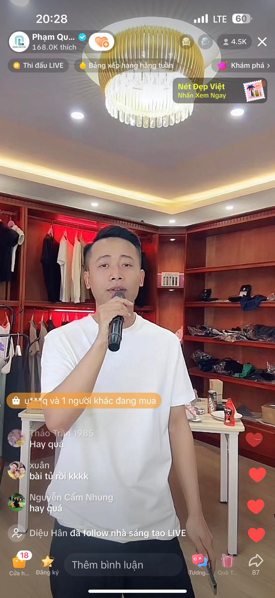 Trong khi đó, kênh phụ của Quang Linh Vlogs thu về khoảng 3.200 - 50.900 USD/tháng (tương đương 744 triệu - 1,1 tỷ đồng).