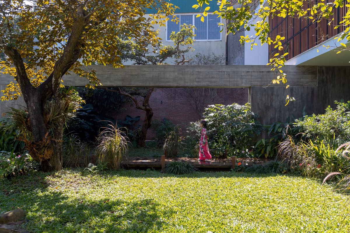 Không gian trong nhà vừa gần gũi với thiên nhiên, vừa an toàn và phù hợp với cuộc sống hiện đại.