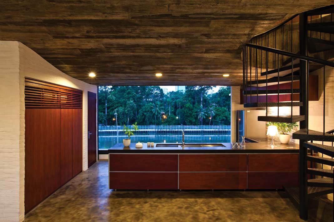 Khu bếp cũng hướng ra thiên nhiên.