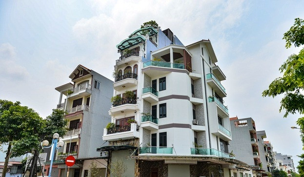 Từ làng quê nghèo ở ngoại thành, giờ đây làng Ninh Hiệp phát triển nhanh chóng. Người dân trong làng giàu lên nhờ nghề buôn vải. Ảnh: Infonet