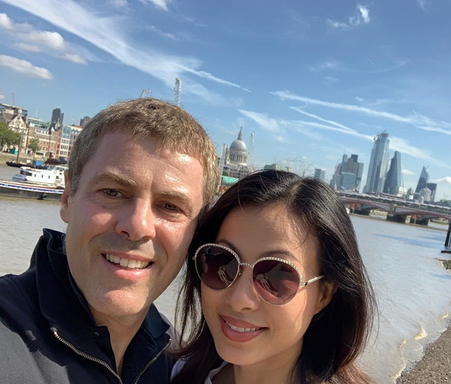 Khi ở đỉnh cao của sự nghiệp ở Việt Nam, Hoa hậu Ngô Mỹ Uyên sang Mỹ và thành danh ở vai trò ảo thuật gia nhưng cuối cùng lại về Italy để sống cùng gia đình. Ảnh: Vietnamnet