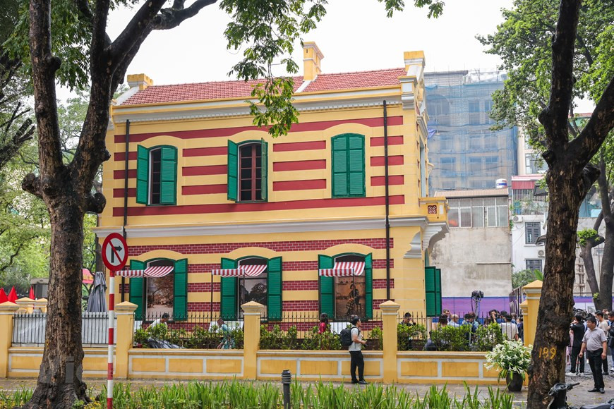 Nhiều người khen căn biệt thự từng được phong là "biệt thự ma", bị bỏ hoang giữa đất vàng nhiều năm được hồi sinh, đã lột xác một cách ngoạn mục. Ảnh: Vietnam+