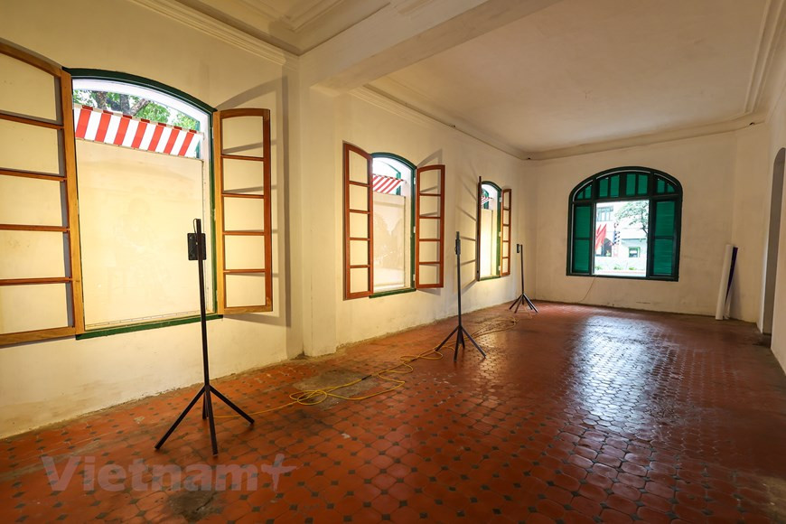 Theo đại diện chủ đầu tư, việc bảo tồn, tu bổ biệt thự này gặp nhiều khó khăn vì tư liệu liên quan đến bản thiết kế hầu như không còn. Ảnh: Vietnam+