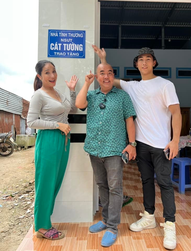 Cô cũng dành nhiều tâm huyết với các hoạt động thiện nguyện. Ảnh: FBNV