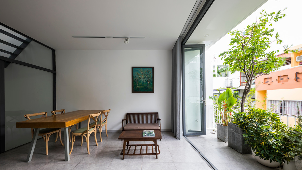 Dựa trên ký ức đó, kiến trúc sư thiết kế mở các không gian sinh hoạt chung như phòng khách, phòng ăn, không gian vẽ.