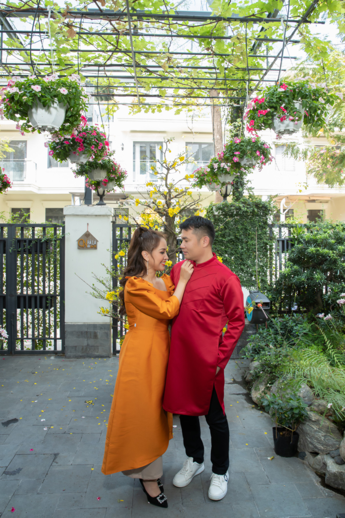 Sau cuộc hôn nhân đổ vỡ, Vân Hugo hiện có cuộc sống viên mãn bên người chồng doanh nhân trong căn biệt thự gần 200 m2 ở TP HCM. Ảnh: Maison de Bil