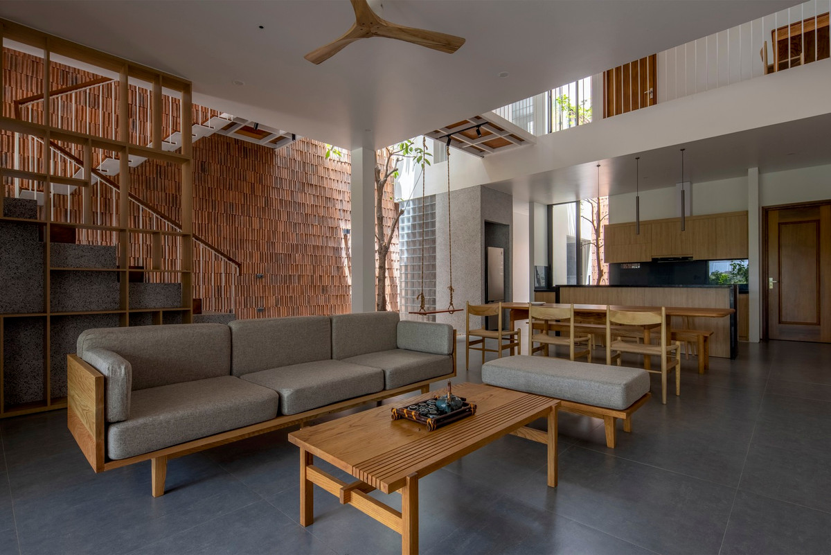 Khu riêng được sắp xếp thành từng khối, các khoảng trống còn lại luân chuyển, kết nối từ dưới lên trên.