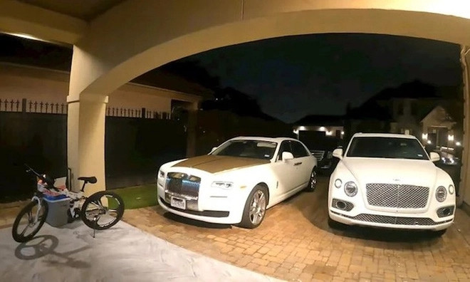 Bên cạnh đó, Johnny Đặng cũng có thú chơi siêu xe đắt tiền.