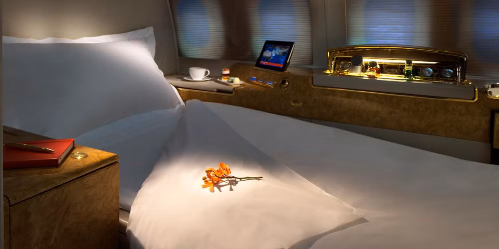 Phần sau của máy bay có 10 phòng riêng, được thiết kế giống các cabin hạng nhất trên máy bay thông thường của hãng. Ảnh: Emirates-executive