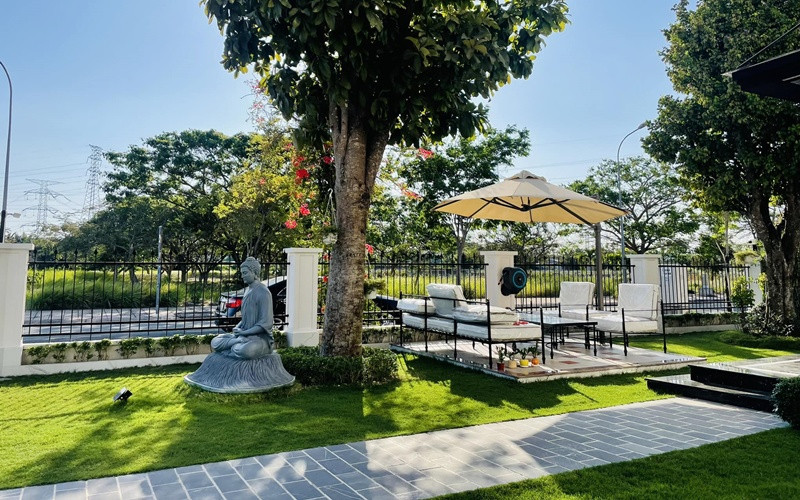 Quốc Trường đặt tên ngôi nhà của mình là "Peaceful" và thổ lộ: "Peaceful, nơi tái tạo năng lượng tốt nhất, tôi yêu nơi này".