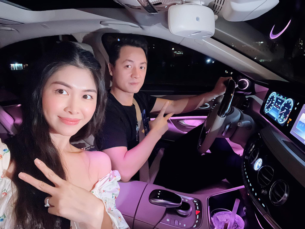 Đăng Khôi cho biết, ngày 8/3 cũng là món quà kỷ niệm ngày cưới của hai vợ chồng anh.