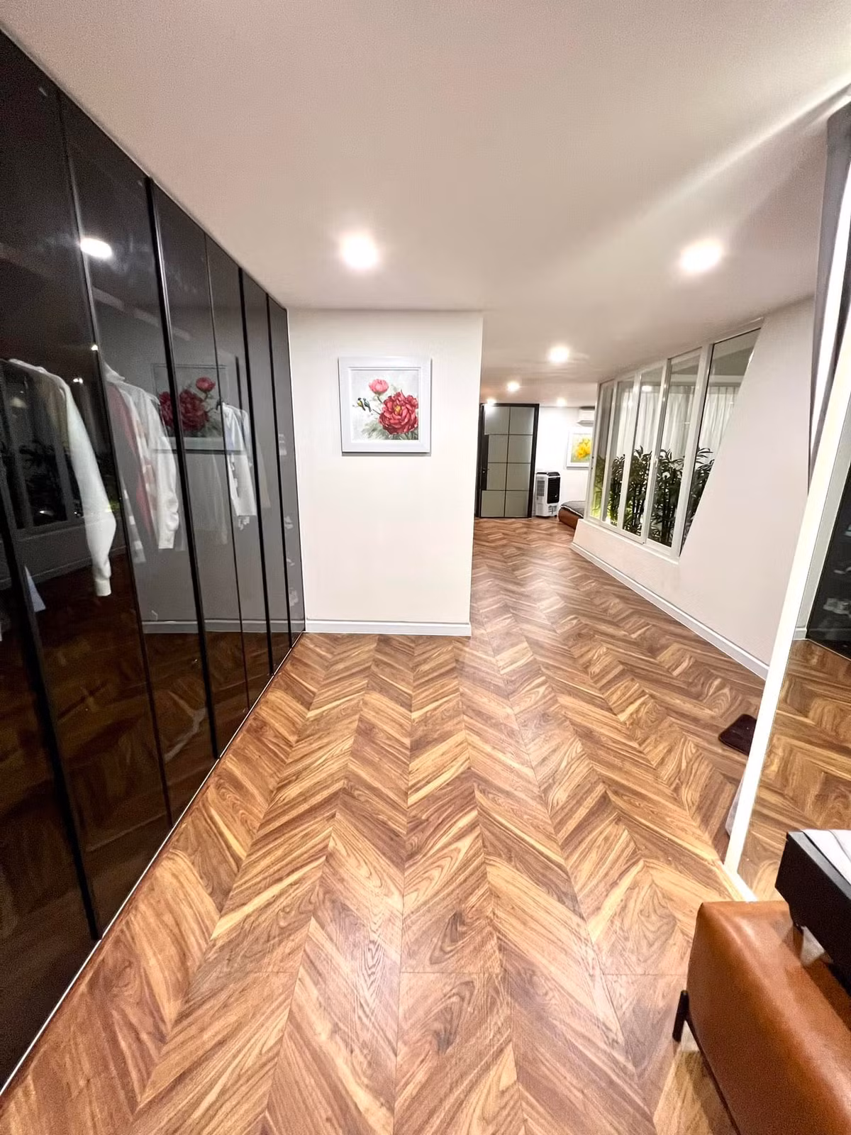 Nhờ cách sắp xếp khoa học, căn phòng không bị lộn xộn hay tù túng.