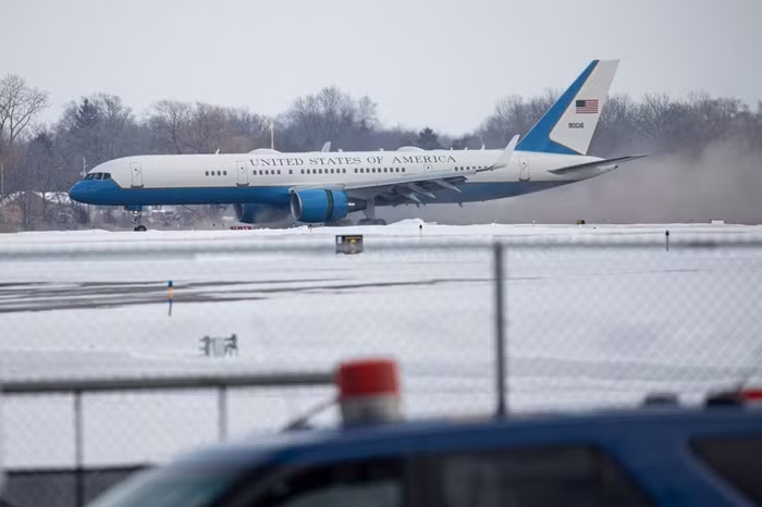 Tính năng quan trọng nhất của Air Force One là đảm bảo Tổng thống Mỹ và các nhân viên an toàn nhất có thể trong suốt chuyến đi. Máy bay được trang bị hệ thống radar và định vị tiên tiến để phòng thủ và tự bảo vệ mình khỏi các mối đe dọa từ mặt đất hoặc trên không. Ảnh: Mlive
