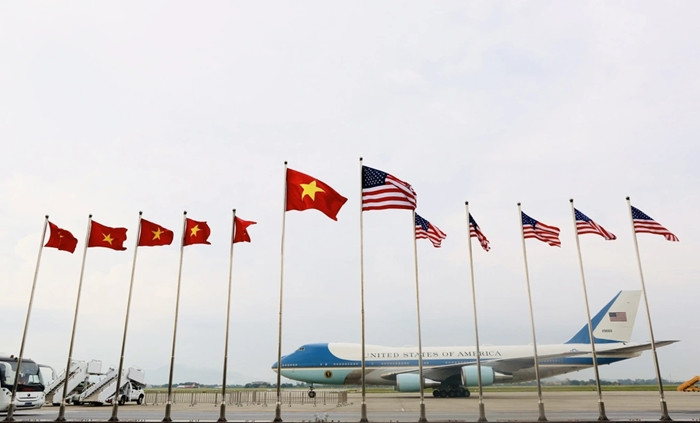 Chiều 10/9, chuyên cơ Air Force One (Không lực Một) chở Tổng thống Mỹ Joe Biden hạ cánh tại sân bay Nội Bài (Hà Nội), bắt đầu chuyến thăm cấp Nhà nước tới Việt Nam trong hai ngày. Ảnh: Dân trí