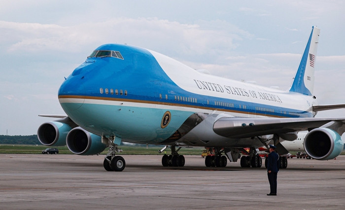 So với các máy bay chở khách khác, Không lực Một bay nhanh hơn hẳn, tốc độ khoảng 965 km/giờ. Ảnh: Vietnamnet