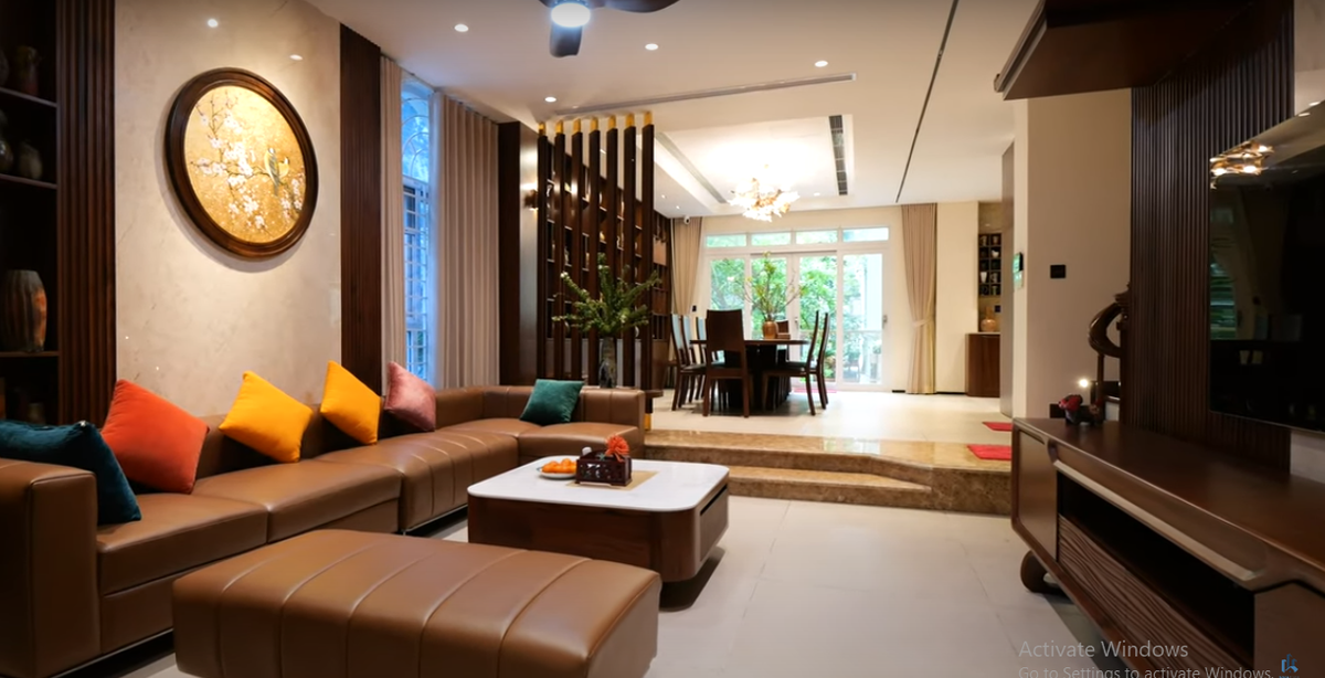 Ánh đèn vàng mang đến cảm giác ấm cúng.