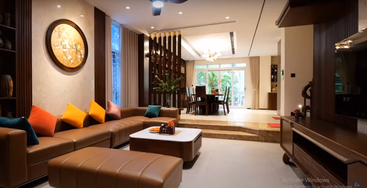 Ánh đèn vàng mang đến cảm giác ấm cúng.